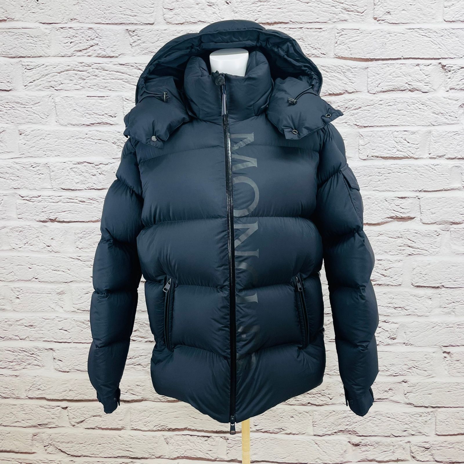 MONCLER モンクレール ダウン メンズ ブラック 新品 タグ付き サイズ１