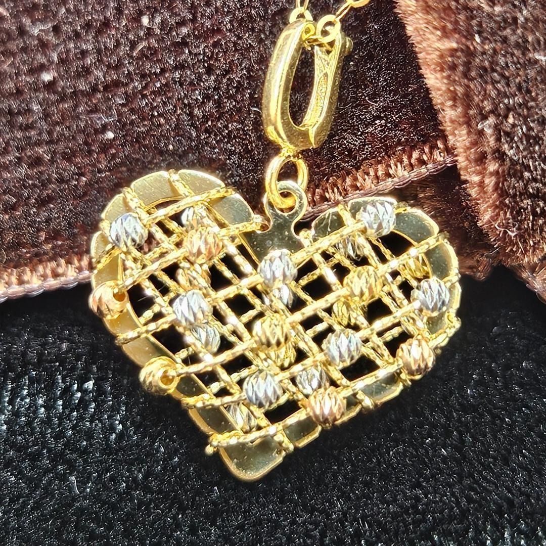 キラキラ輝く！18金 K18 スリーカラー 立体的 ハート ペンダント 