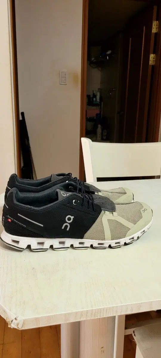 クラウド ランニングシューズ