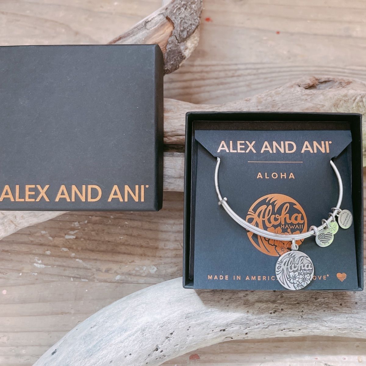 ハワイ ALEX AND ANI 新品！未使用！ - バングル/リストバンド