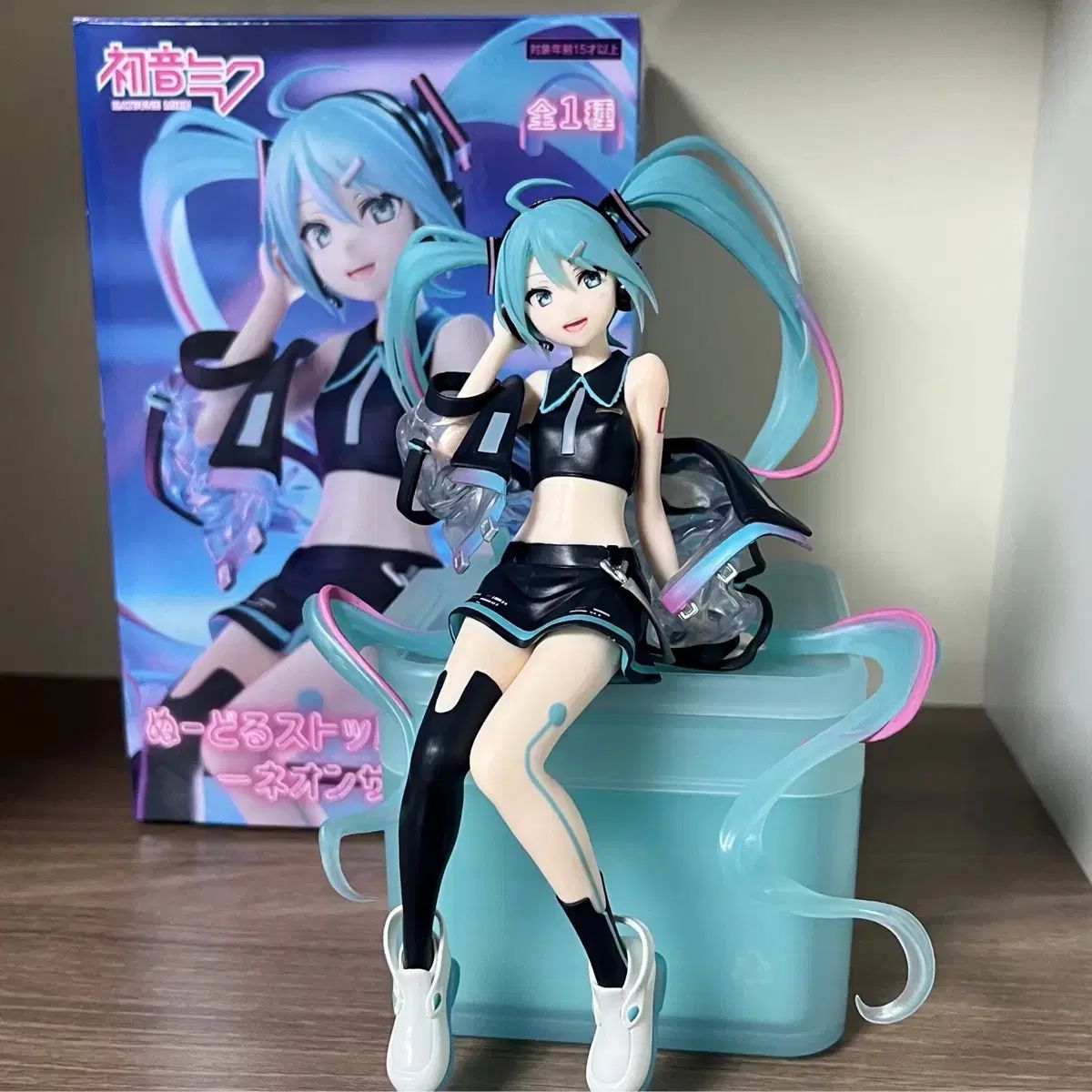 初音ミク　ぬーどるストッパー　フィギュア　ネオンサイバー　28体セット 初音ミク』がぬーどるストッパーフィギュアとなってフリューの