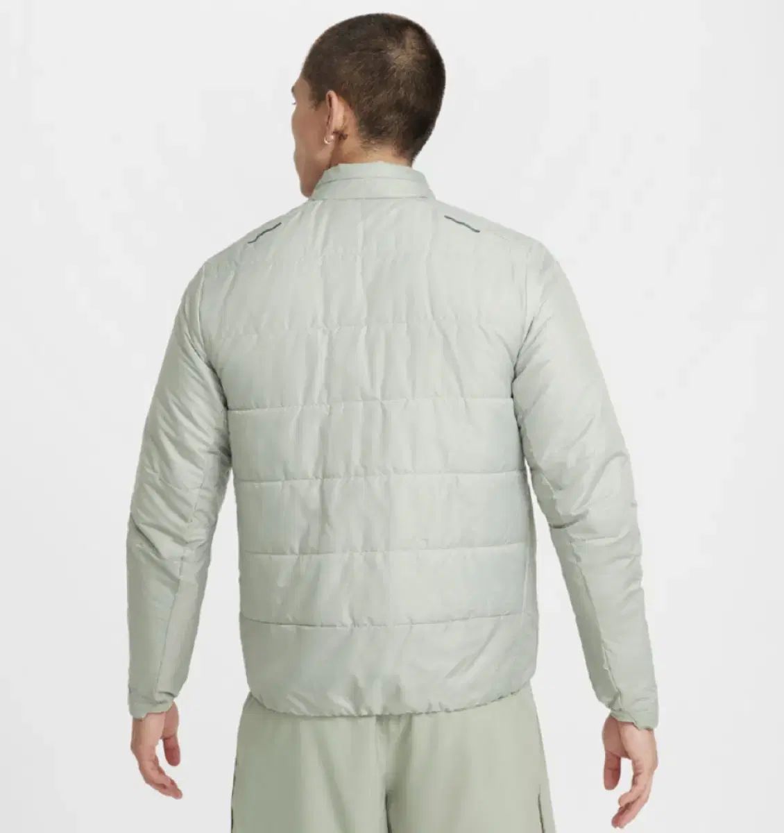 NIKE エアロロフト　Mサイズ Nike(ナイキ） エアロロフト M サイズ 軽量ダウン - メルカリ