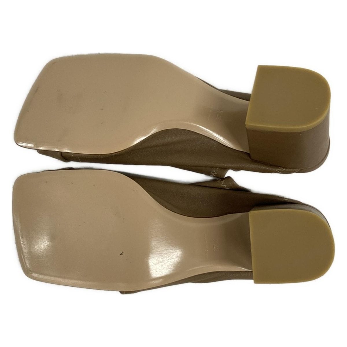 ダークブラウン