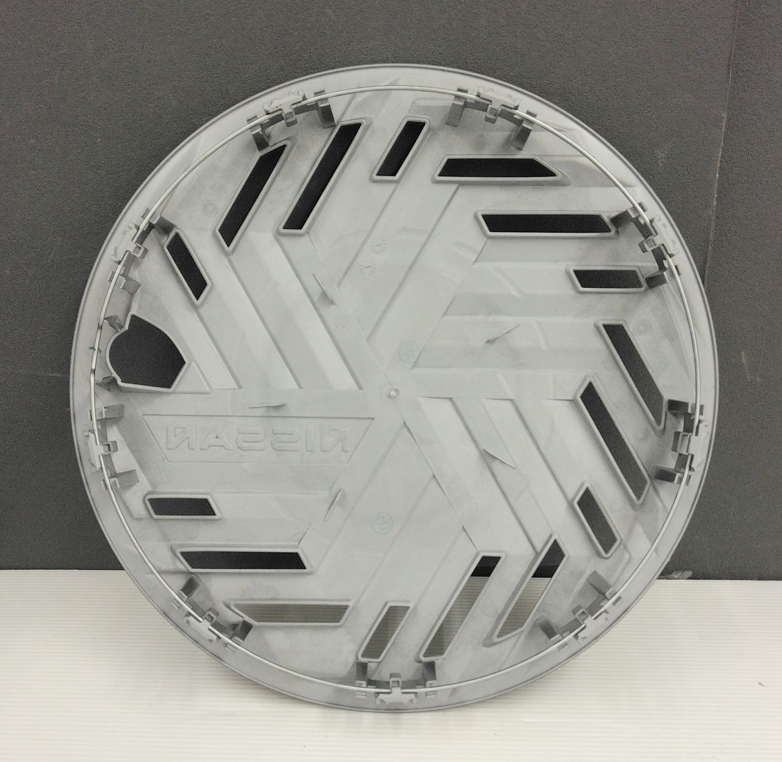 送料込み　②日産　E13ノート後期　純正鉄ホイール　新車外し　①と同時購入必須 送料込み②日産E13ノート後期純正鉄ホイール新車外し①と同時購入必須