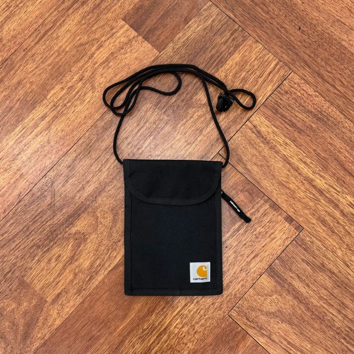 Carhartt カーハート ブラック コリンス ネック ポーチ