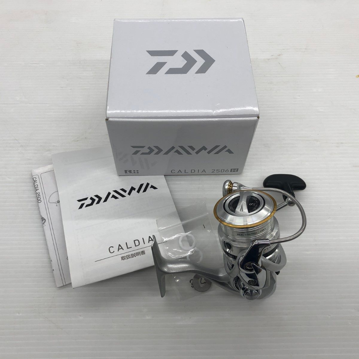 σσ DAIWA ダイワ 釣り用品 リール スピニングリール 11カルディア2506H 程度B