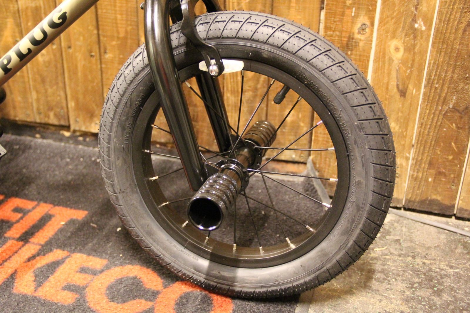 人気の福袋 本格派ま！ 新品、未使用 BMX 14インチ キッズ TNB PLUG 14