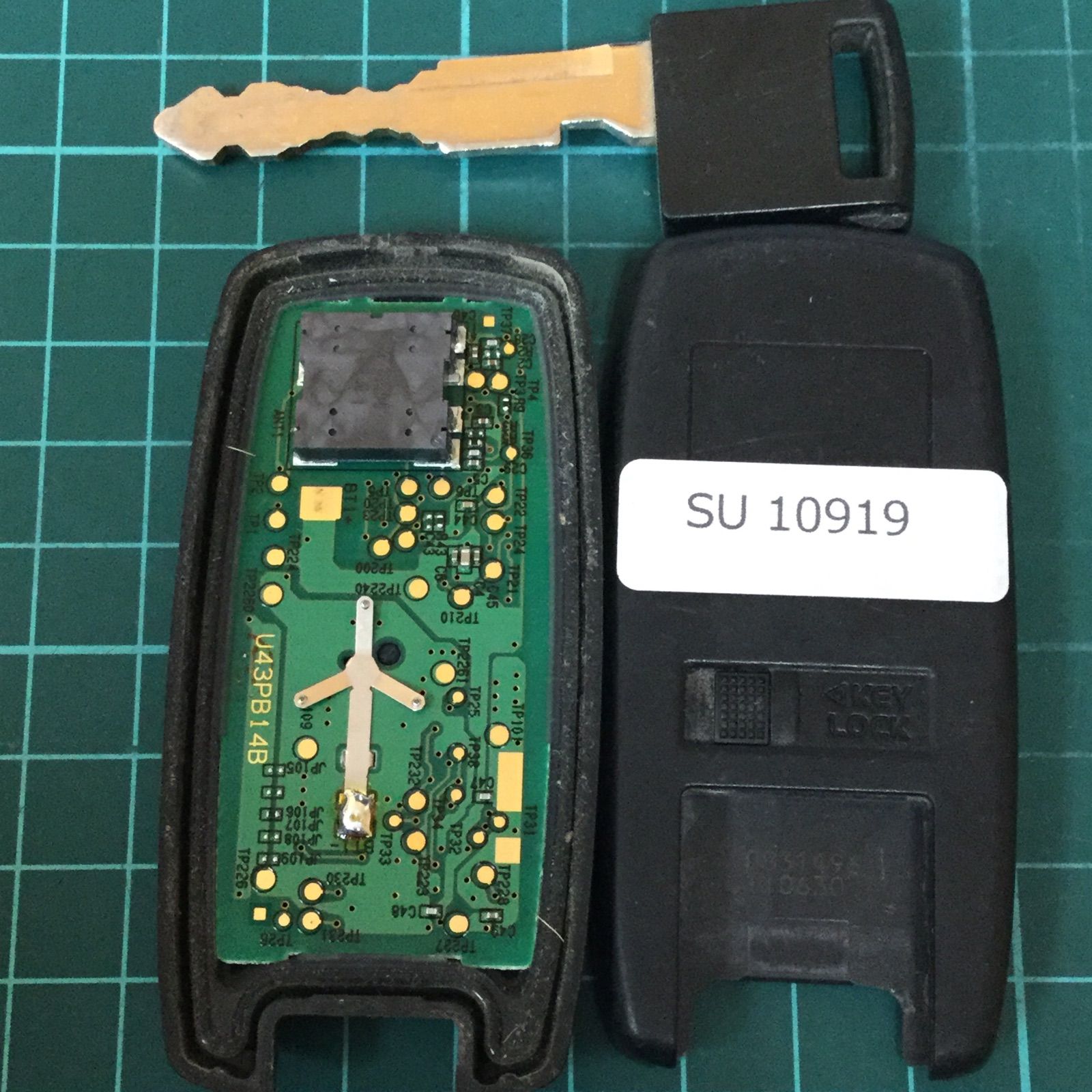 SU10919 スズキ マツダ U43PB14B 点灯 純正 セルボ ワゴンR MRワゴン モコ フレア AZワゴン 2ボタン スマートキー キーレス  リモコン - メルカリ