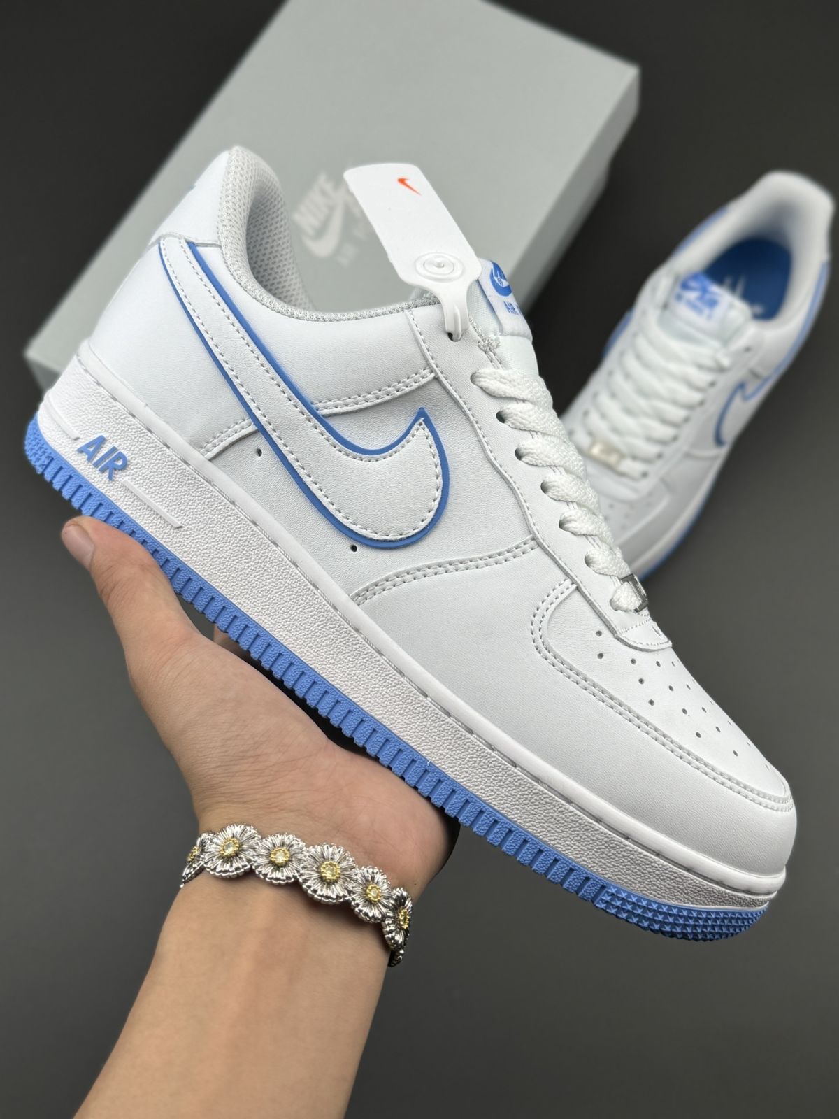 Nike Air Force 1 Low White blue border