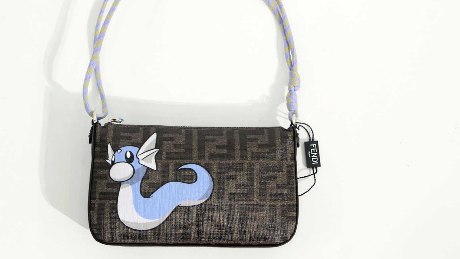 新品未使用　FENDI フラグメントデザイン　ポケモン　スカーフ 新品未使用 FENDI フラグメントデザイン ポケモン スカーフ