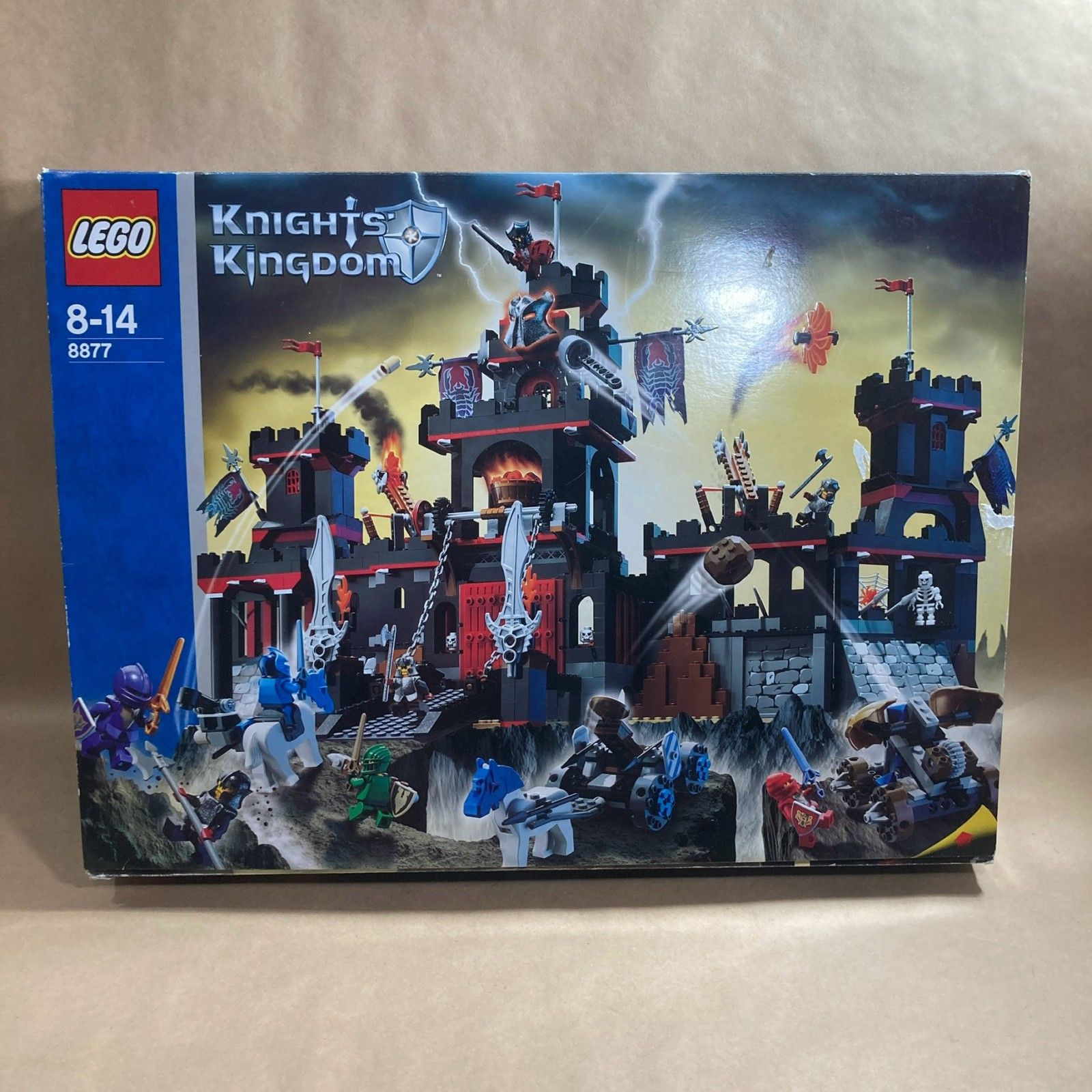 LEGO レゴ その他ホビー ブラデックの暗黒の要塞 8877 箱入り 説明書付属 不明 ジャンク ブロック玩具 知育 3.10kg