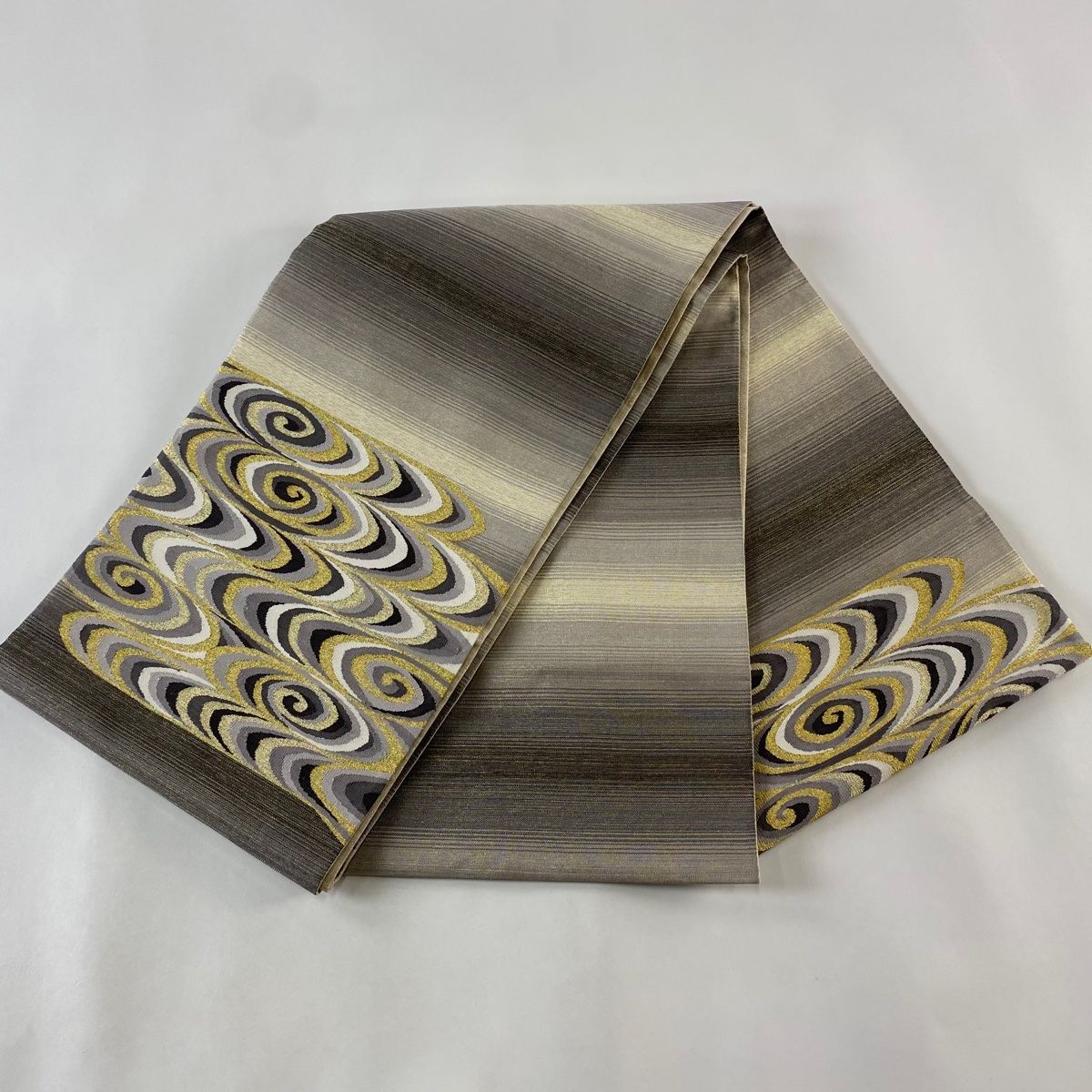 【美品】袋帯 綴れ お太鼓柄 美しい蘭 袋帯 美品 名品 桜 うさぎ 銀通し 金彩 藍色 お太鼓柄 正絹