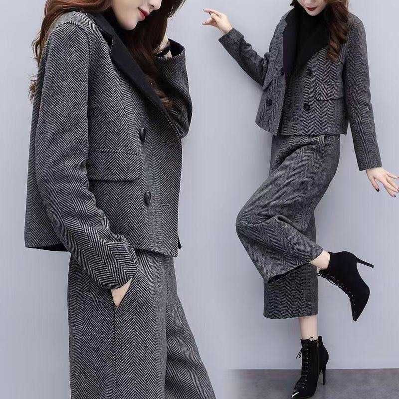 服 母
