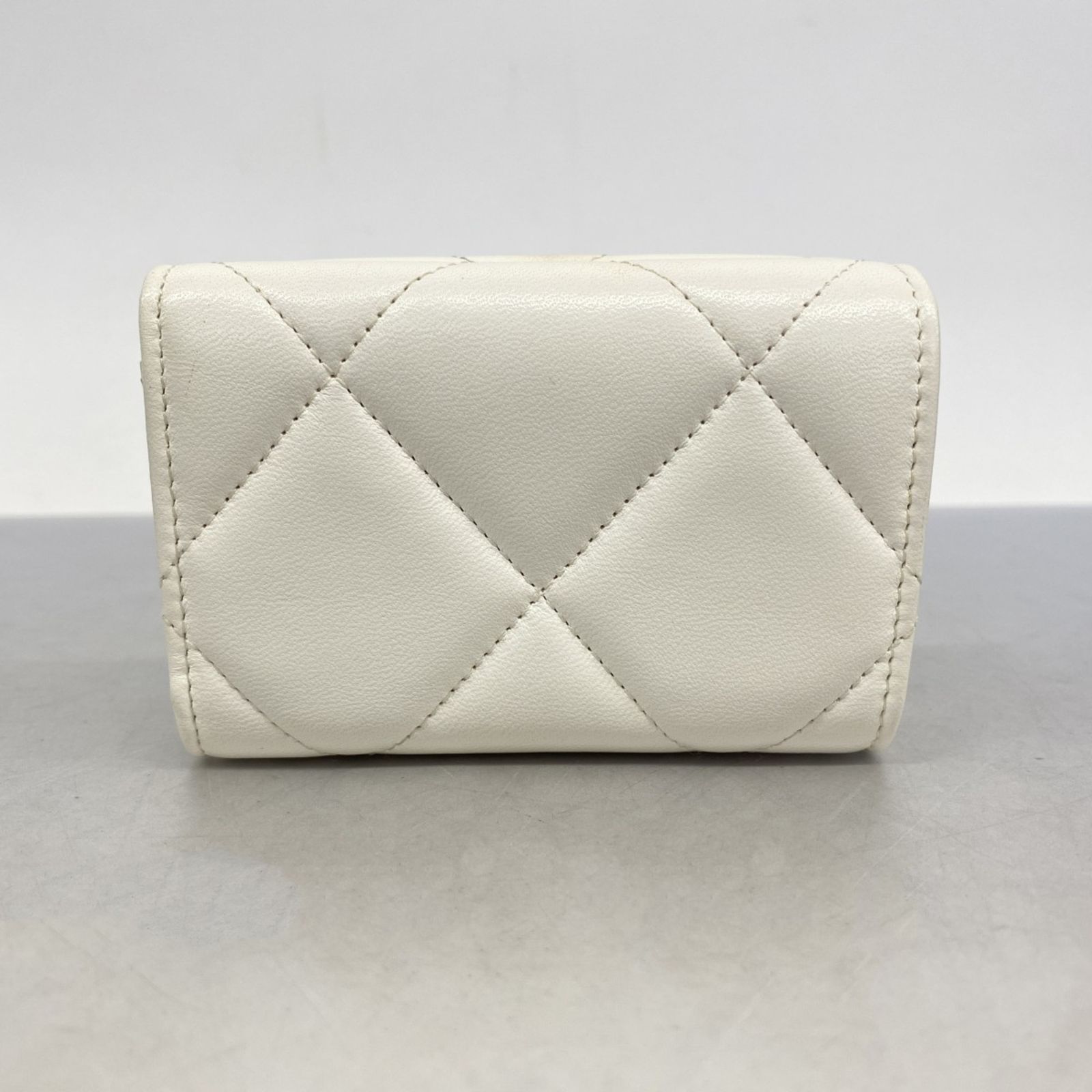 シャネル(Chanel) シャネル 三つ折り財布 マトラッセ ラムスキン