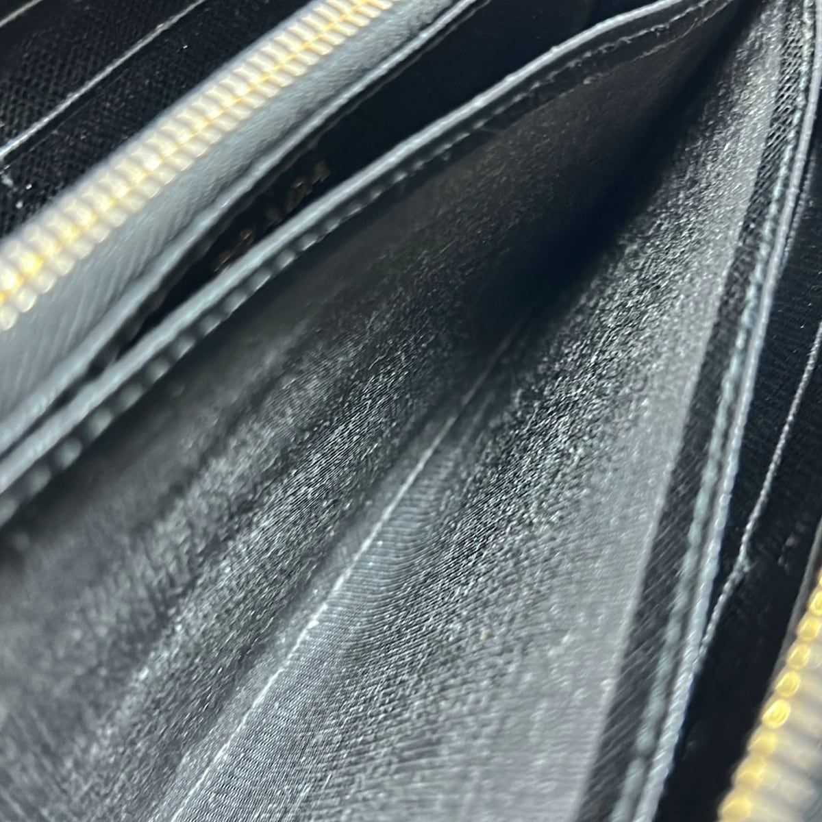 PRADA(プラダ) 長財布 - 黒 ラウンドファスナー レザー - メルカリ