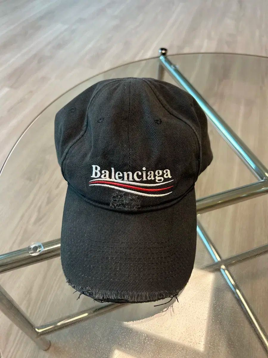 BALENCIAGA バレンシアガ ロゴ ボールキャップ