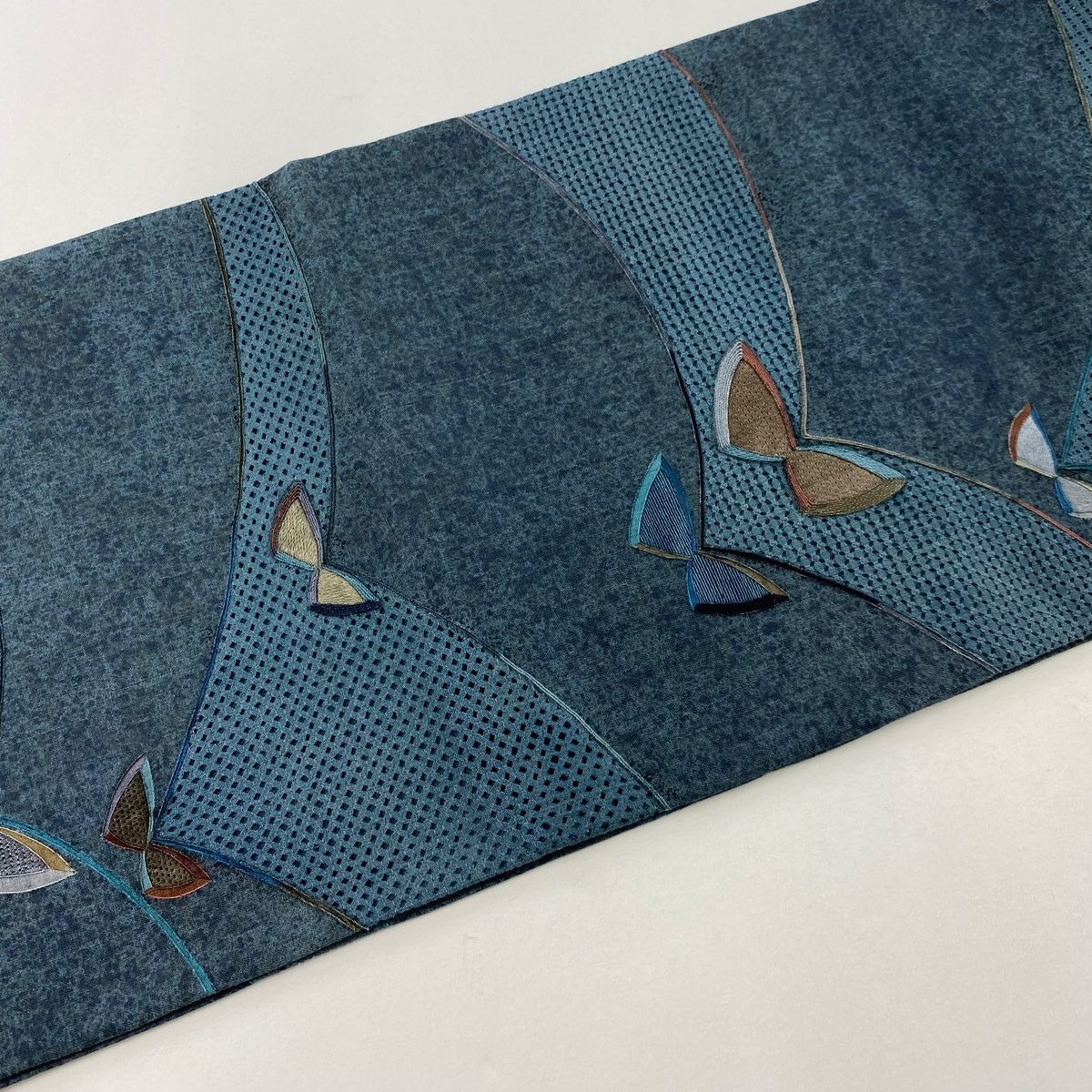 袋帯 秀品 紬地 蝶 幾何学模様 刺繍 青灰色 全通 正絹 【中古