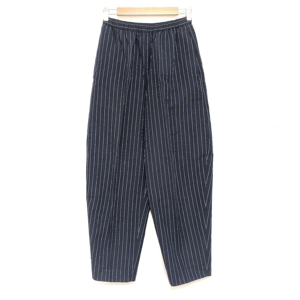 ストライプ品です ENFOLD(エンフォルド) パンツ サイズ38 人気 M レディース - ネイビー