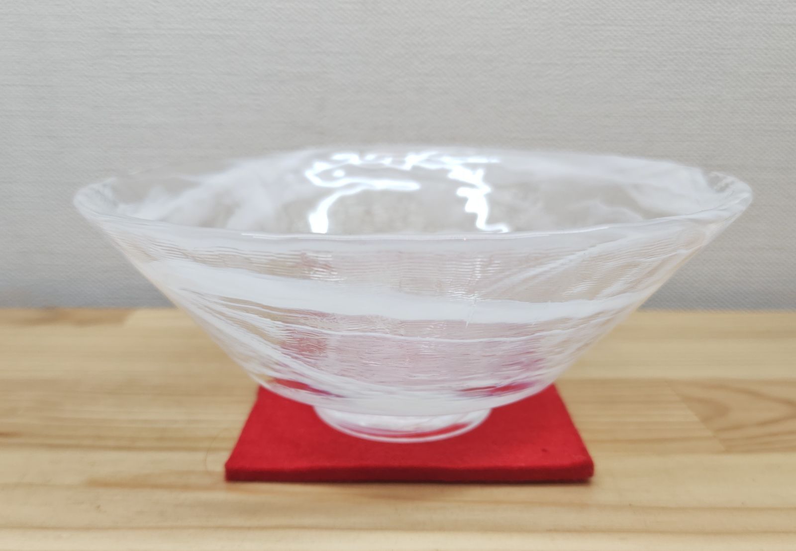 送料込【逢絢亭・新品】茶道具 茶碗 平茶碗 義山 瑠璃の図 東太武朗 紙箱入り 送料込【逢絢亭・新品】茶道具 茶碗 平茶碗 義山 瑠璃の図 東太