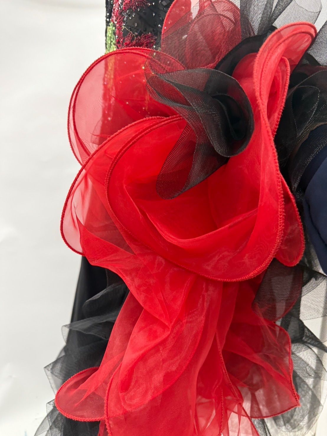 社交ダンス gentil ジャンティ 黒×刺繍赤花デザイン