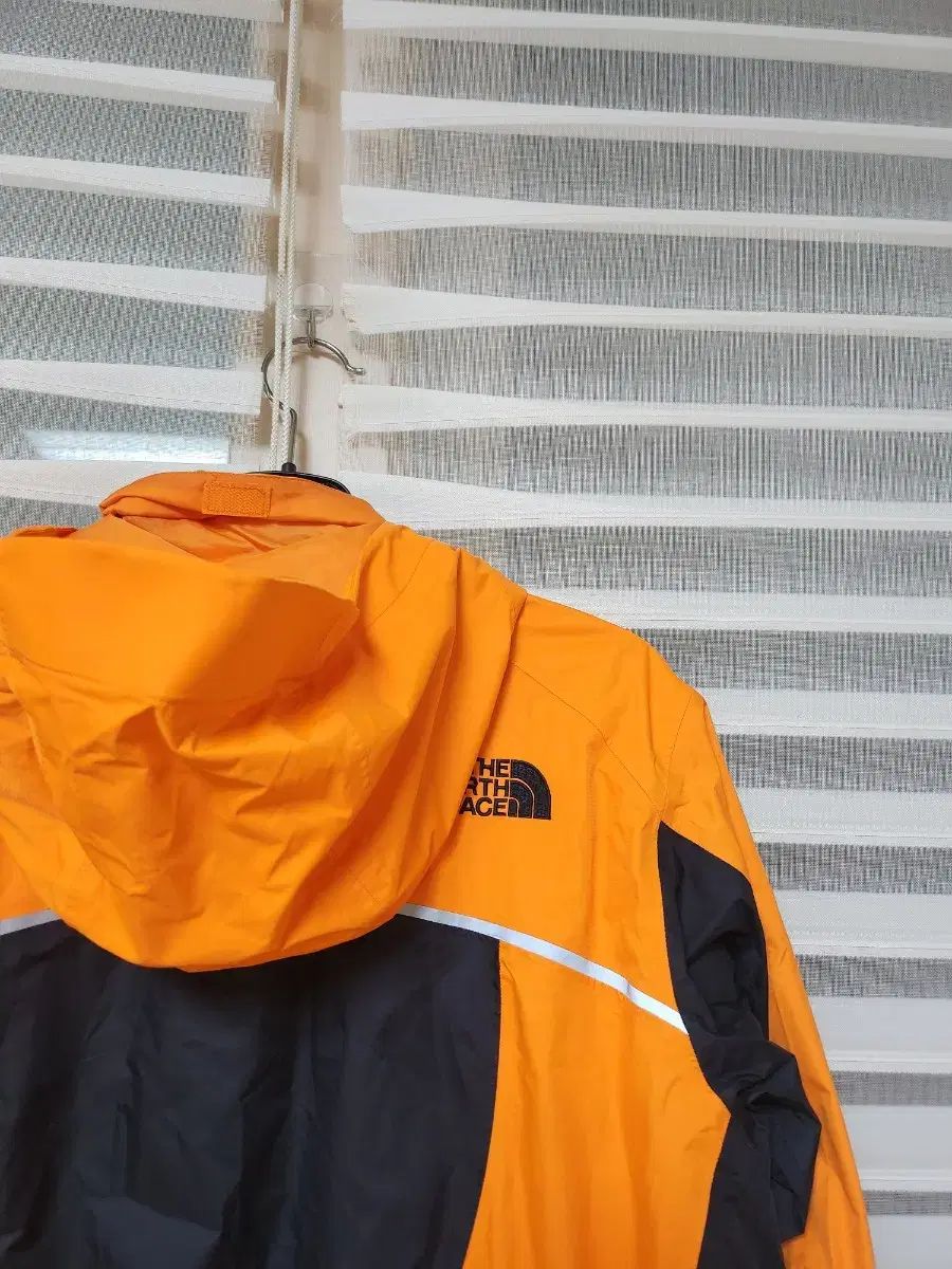 THE NORTH FACE ザノースフェイス オレンジ色 ウィンドブレーカー ジャケット CHAMPIONSKSA_COM