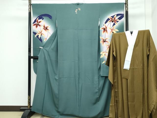 世界的人形師辻村寿三郎さんの蝶々、花びら振袖 ブルー色風深い色です※襦袢付きです 世界的人形師辻村寿三郎さんの蝶々、花びら振袖 ブルー色風深い色