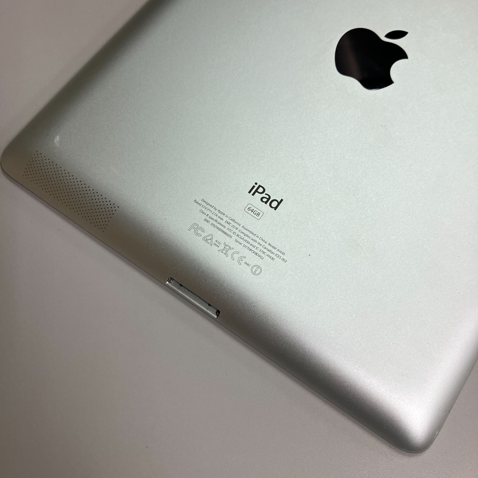 iPad 第3世代 Wi-Fi + Cellular 64GB シルバー No.203 - メルカリ