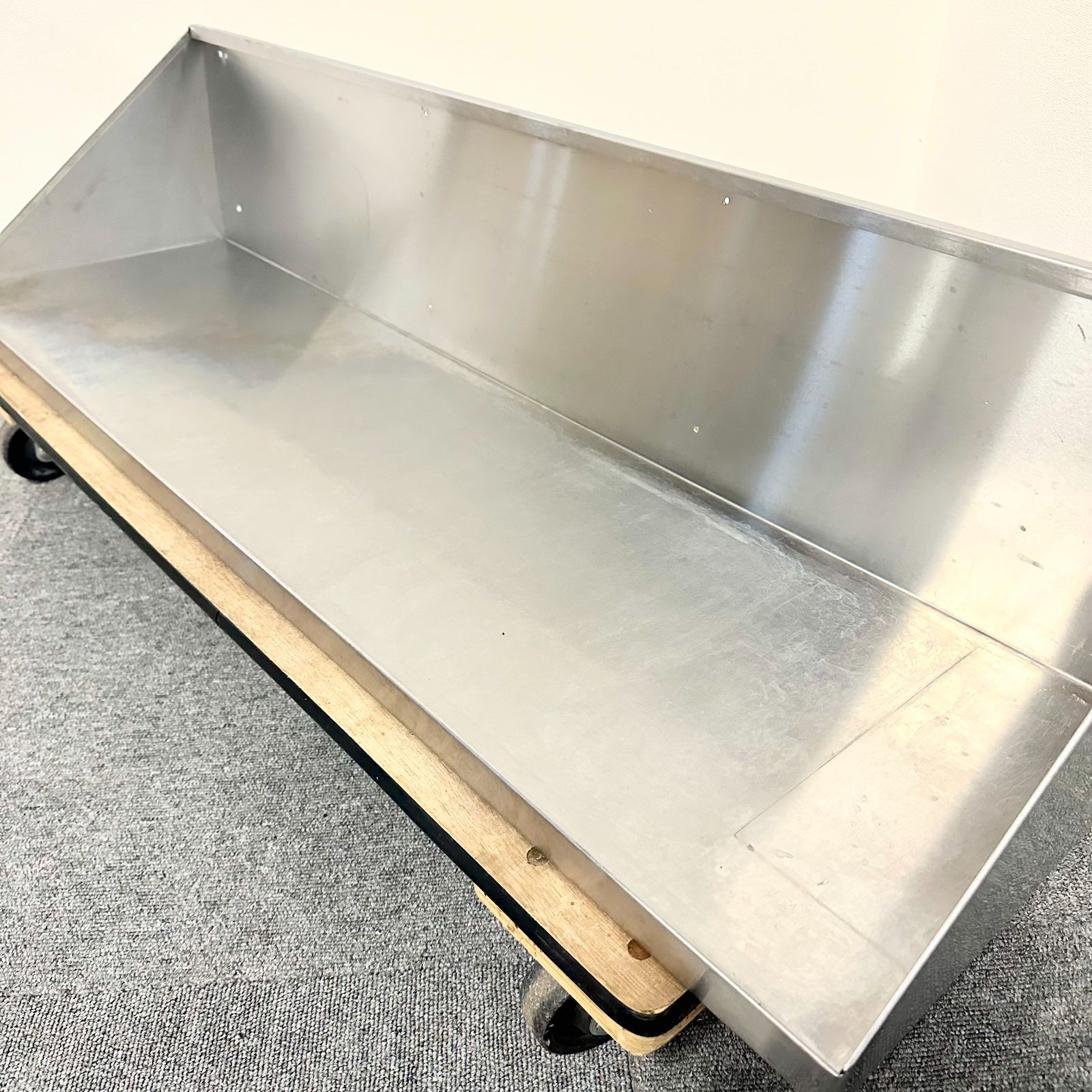 ステンレス平棚|穴開け加工済|幅1050mm×奥行300mm×高さ250mm|業務用|厨房機器|棚|台|1227