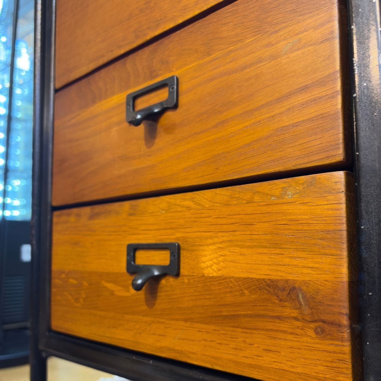 アクメファニチャー