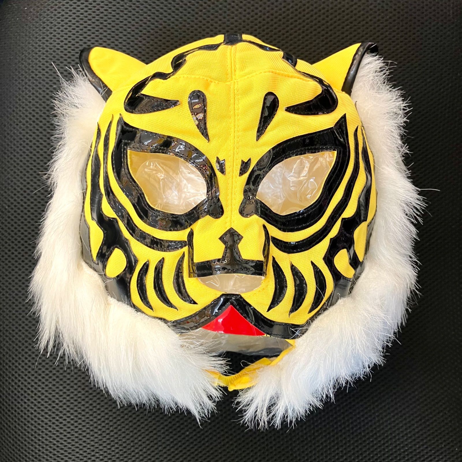 初代タイガーマスク/佐山サトル ⭐️ FIRST TIGERタグ付】 プロレスマスク 黄色キャンバス 白髭 黒エナメル（AYA） - メルカリ