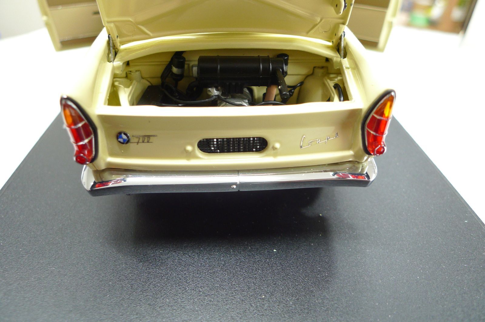 オートアート AUTO art 70651 1/18 BMW 700 スポーツクーペ