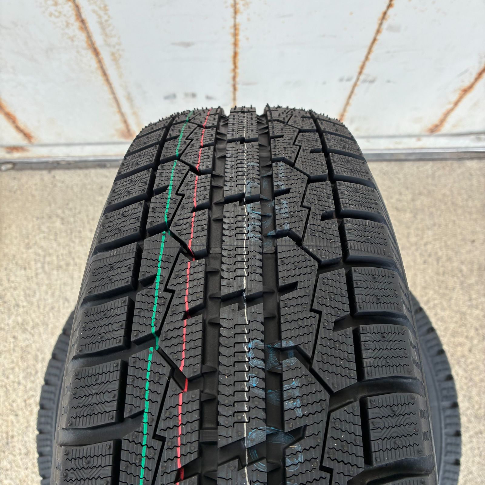 TOYO トーヨー スタッドレス OBSERVE GARIT GIZ 195/65R15 91Q 送料税込4本￥30，800 ① 冬タイヤの\u201d定番\u201d！選ばれ続けるスタッドレス「OBSERVE GARIT GIZ」