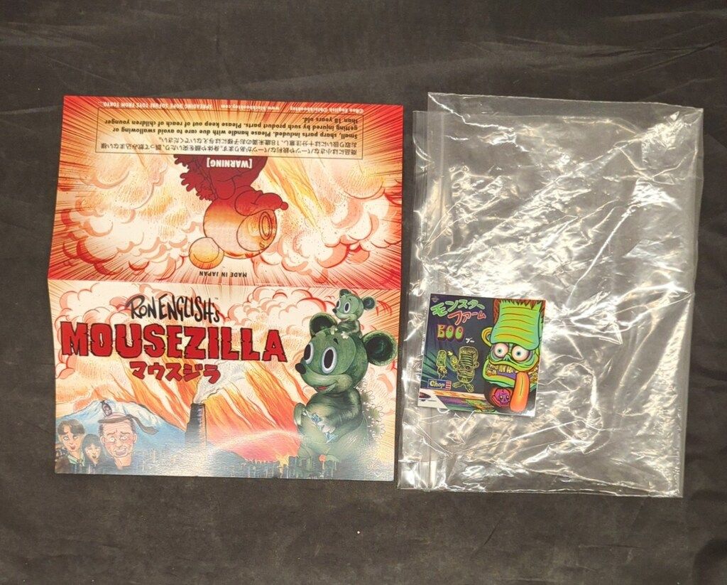 BLACK BOOK TOY HUMAN ROBOT TOYS×RON ENGLISH yummy mummyzilla