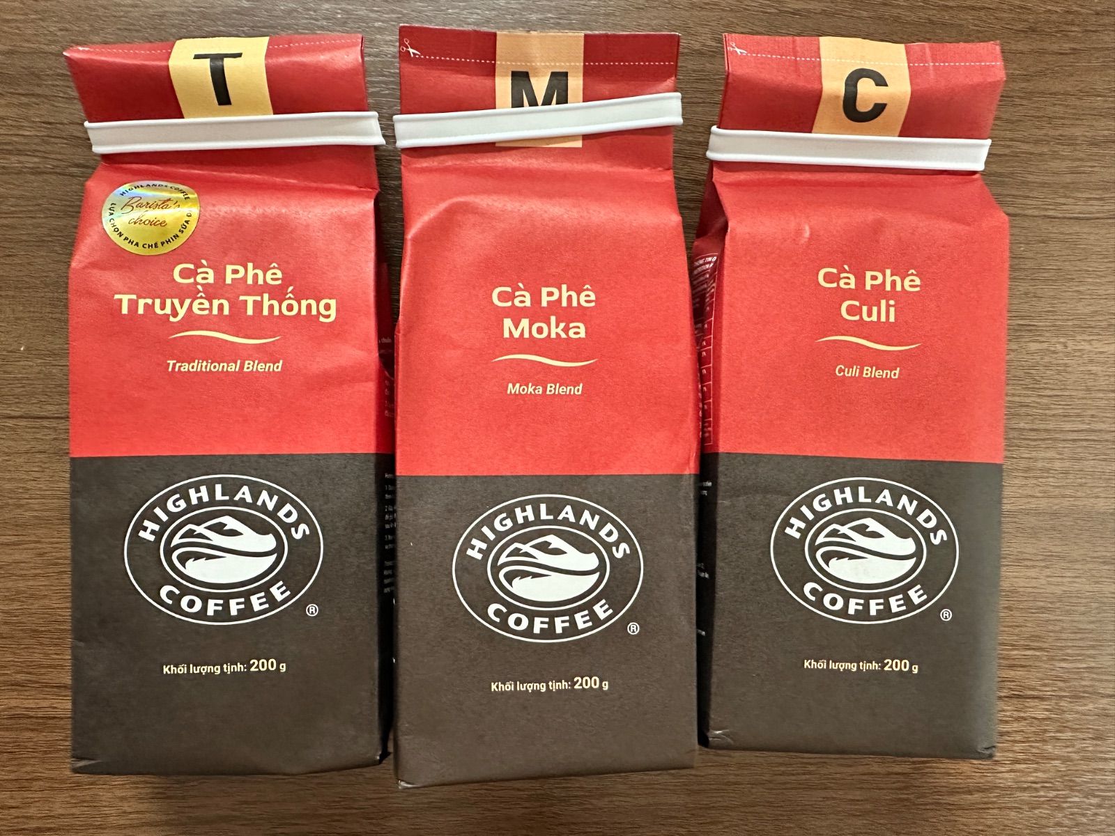 ベトナム有名なコーヒーの粉ベトナム直送 very famous Vietnamese Coffee HIGHLAND COFFEE Highland coffee 3個セット Cà Phê Việt Nam Siêu Ngon