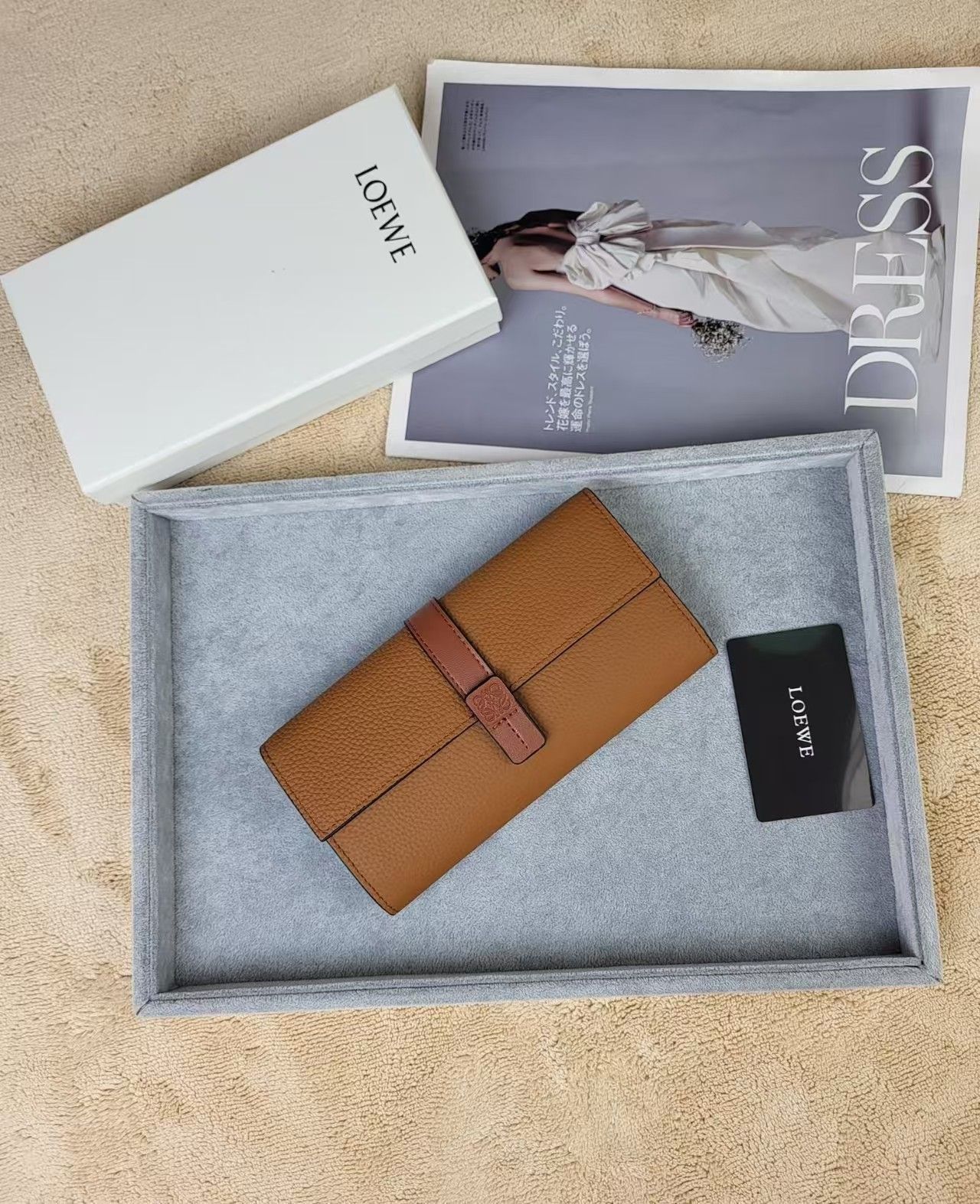 LOEWE 財布　新品未使用 LOEWE ロエベ Logo Tri-Fold Zip Wallet トライフォールド