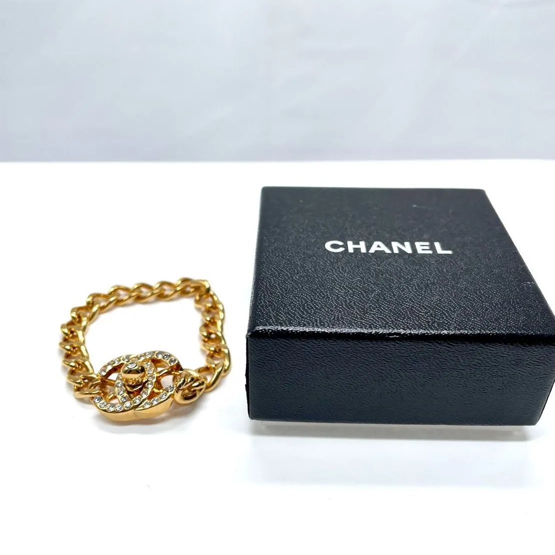 CHANEL ココマーク ターンロック ラインストーン ブレスレット 97A