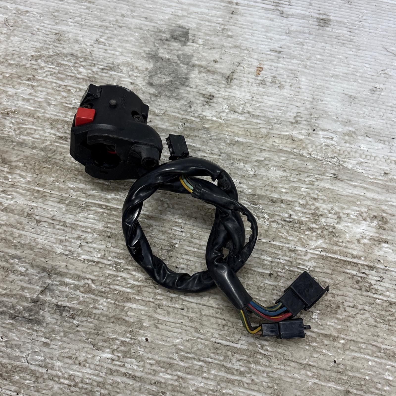 KAWASAKI 2024 GPZ400R ZX400D ハンドルスイッチボックス 左 カワサキ