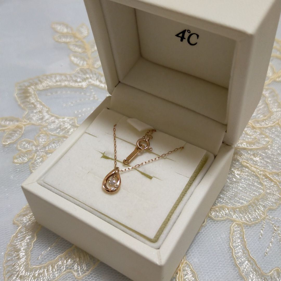 4℃ K10ダイヤしずく型ネックレス
