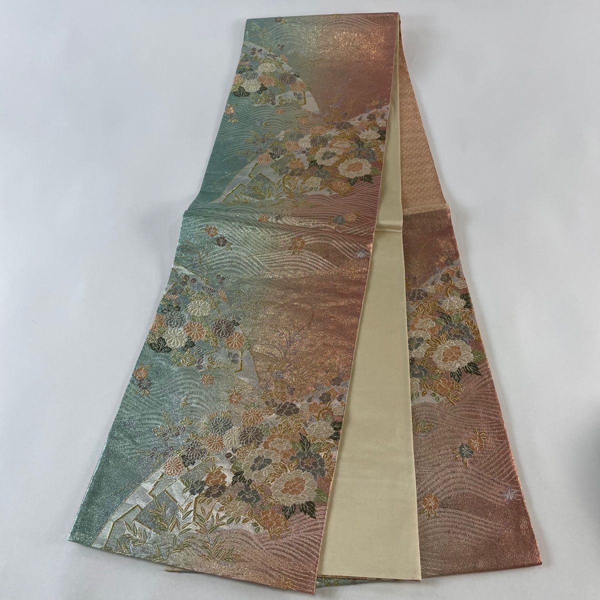 袋帯 秀品 琳派絵図 富貴御車文 鈴乃屋 草花 波 金糸 箔 薄緑 六