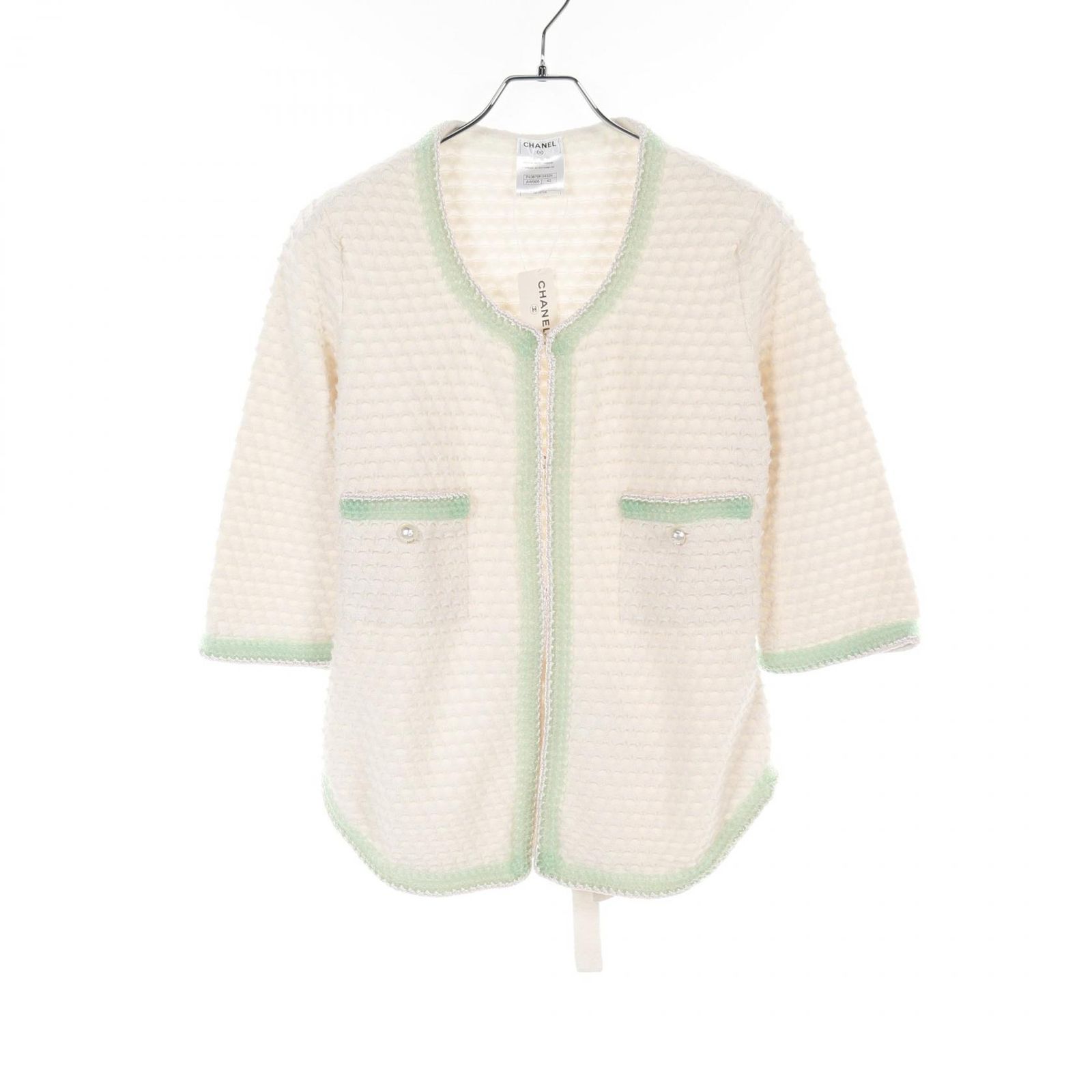 CHANEL - シャネル CHANEL ココマーク パールボタン ノーカラージャケット 衣料品 アウター カシミヤ レディース ホワイト系 / グリーン系 P43870 K04524 【中古】 シャネル CHANEL ノーカラージャケット ココマーク パールボタン