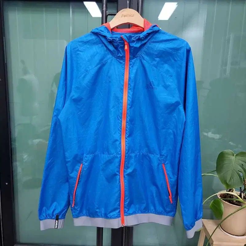 【雷市場（ポンジャン）商品韓国直送】 adidas(アディダス) ウインドブレーカー ブルゾン M サイズ