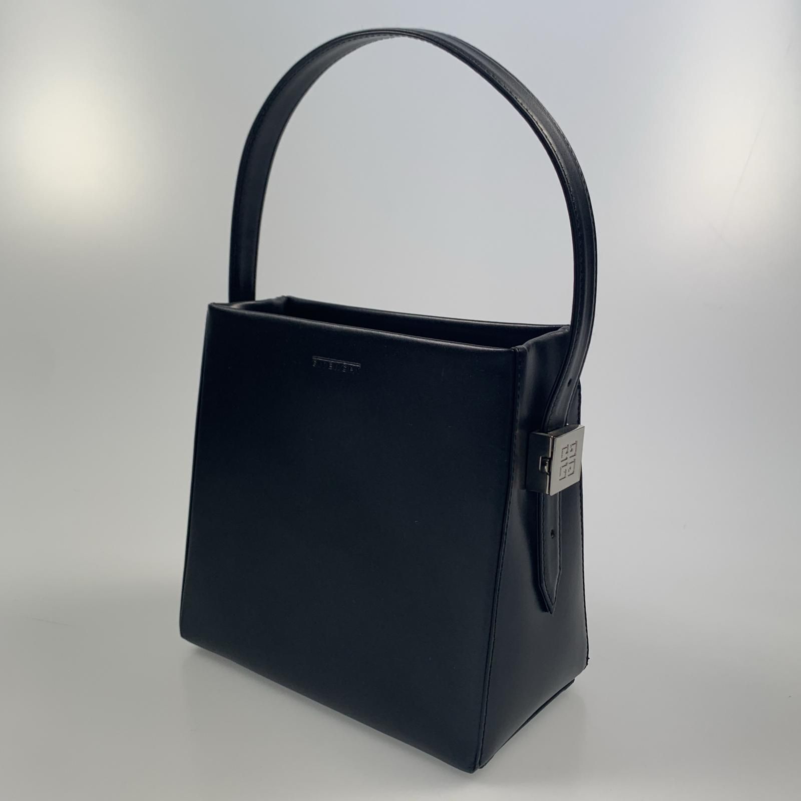姫路東店 GIVENCHY | ジバンシィ ボディバッグ カーフスキン 122