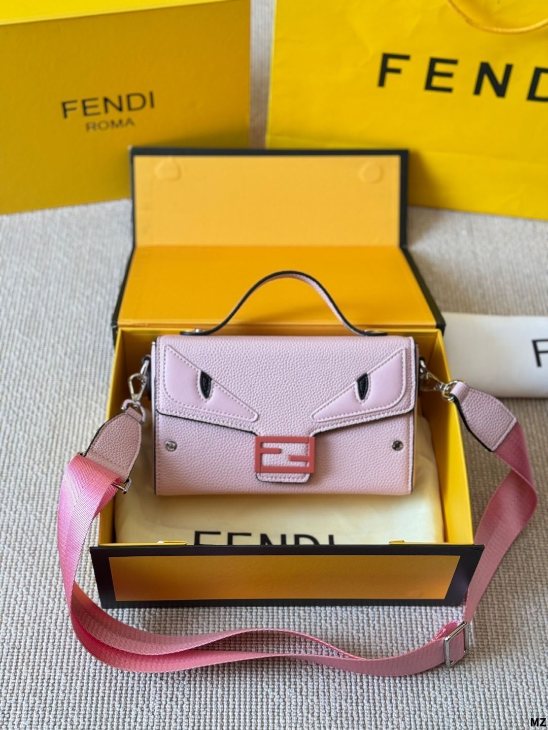 FENDI モンスター メッセンジャーバッグ 今日特価】Fendi Fendi Eyes Monster Square Bag - フェンディ