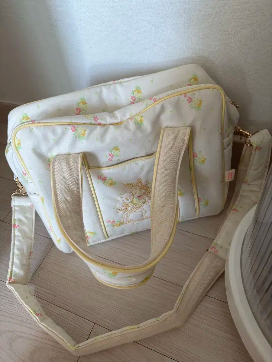 未使用品】おまけつき ファミリア デニムバッグ 赤 手刺繍