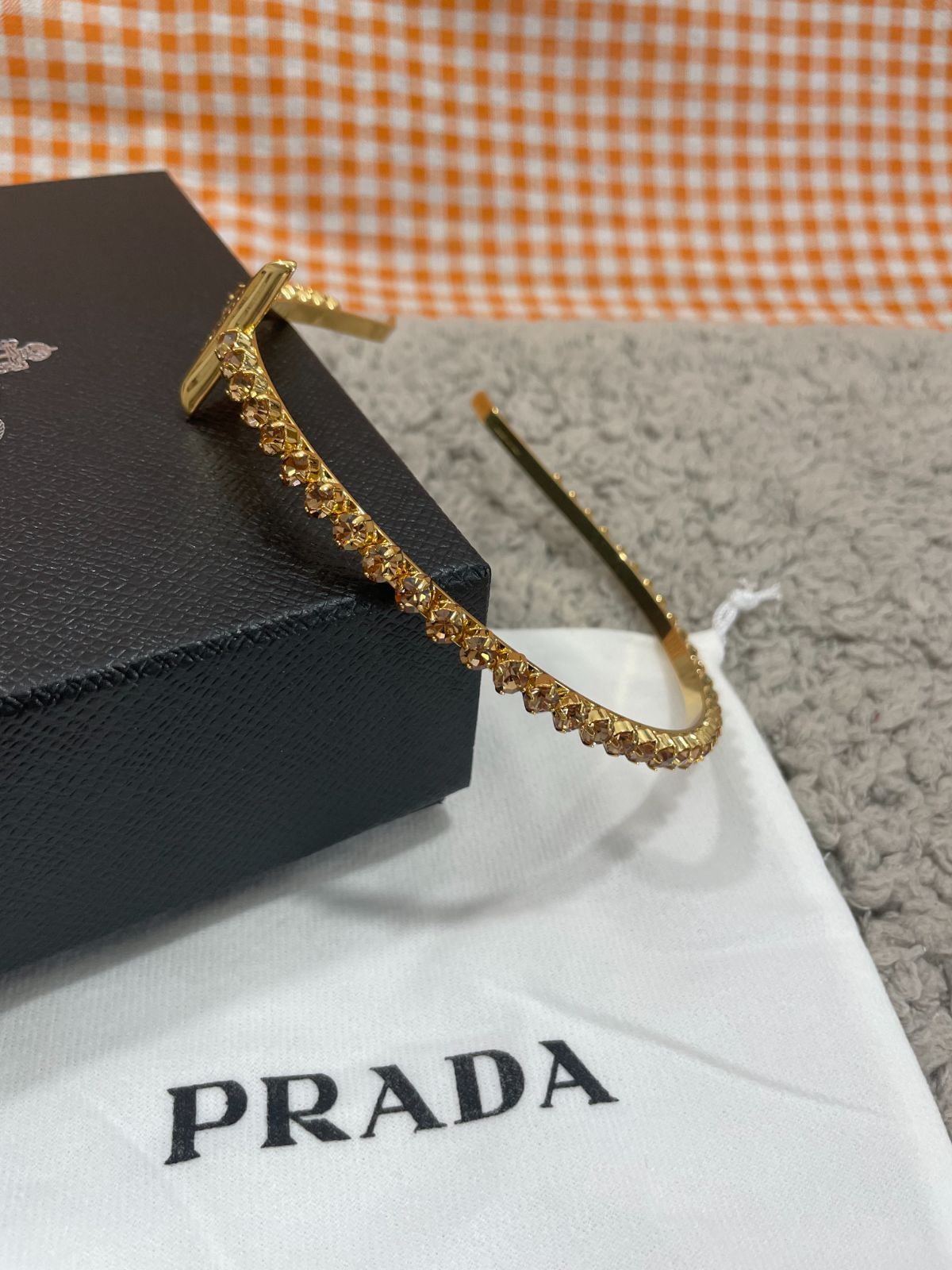 ✪感謝セール中✪PRADA プラダ　クリスタル ロゴ カチューシャ