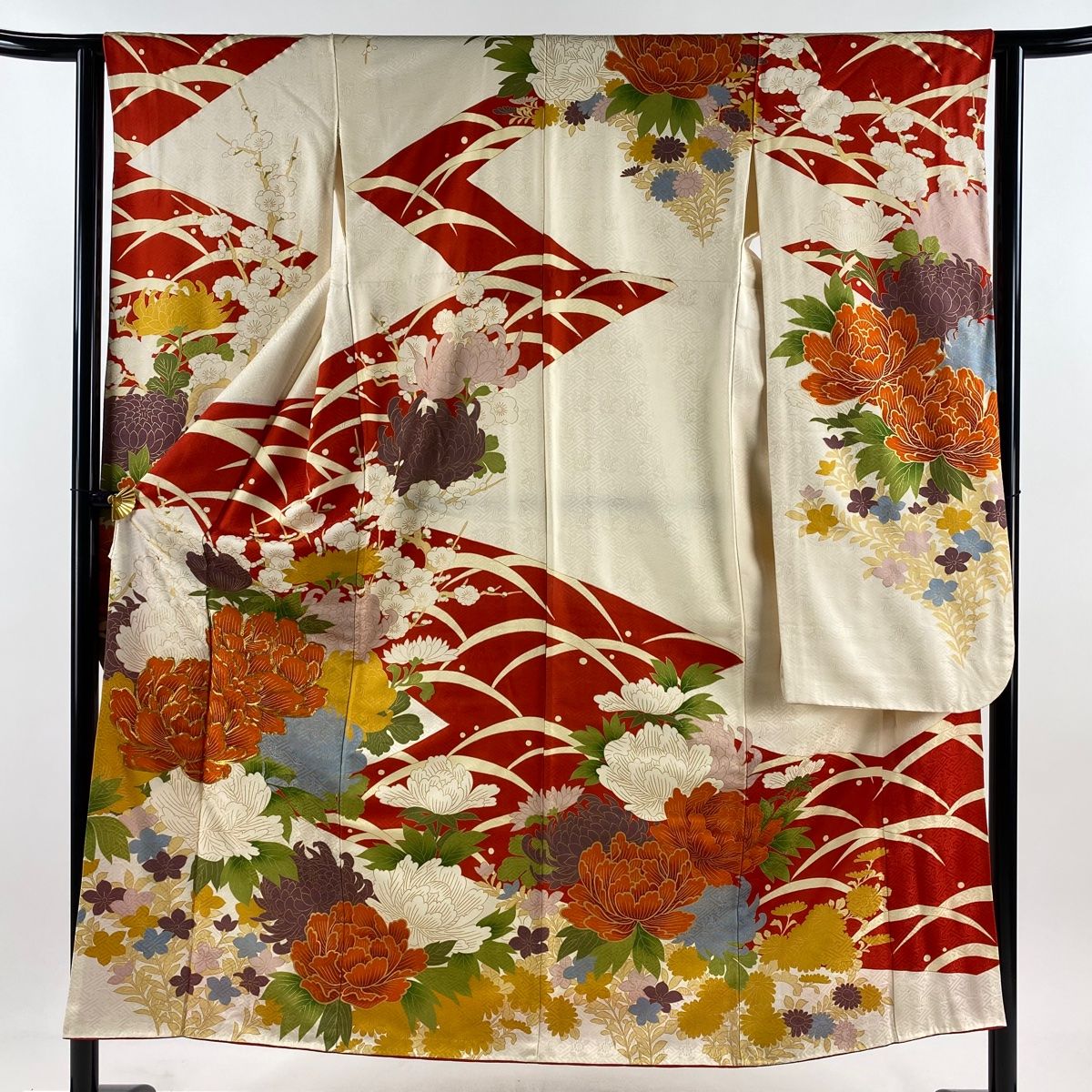 新品正絹色無地　更紗花唐草地紋　紅藤色　⑨( 訪問着、留袖、袋帯なども出品) 新品正絹色無地 更紗花唐草地紋 紅藤色 ⑨( 訪問着、留袖、袋帯