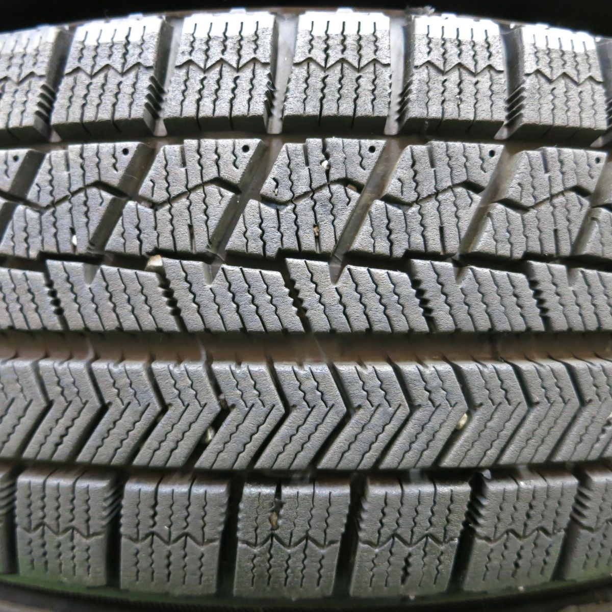 ★【送料無料】★バリ溝8~9分山 155/65R14 ブリヂストンブリザックVRX(2019年)★ N-BOX・N-ワゴン タント・ムーブ ワゴンR等★4本セット  冬用☆バリ溝！効く！ブリザック VRX 155⁄65R14 2019年製造 安心の調整