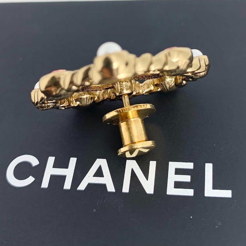 ブローチ ハートモチーフ