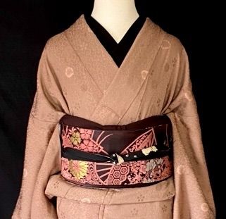 薄紅の魅惑の小紋 払え 〉SALE 古典紋様 身幅広め 裄長め ふくよかな