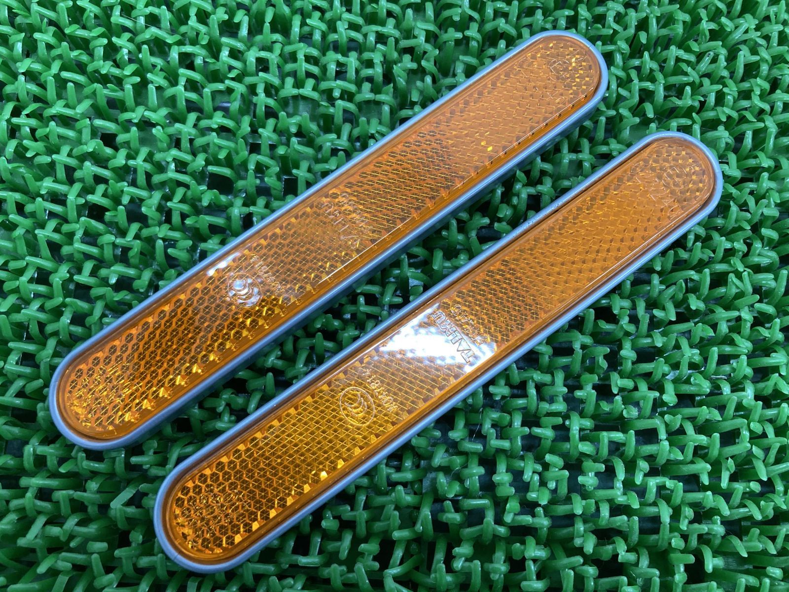 FXSB1690 フロントフォークリフレクター 左右 023240 ハーレー 純正 中古 ブレイクアウト ソフテイル 反射板 コンディション良好